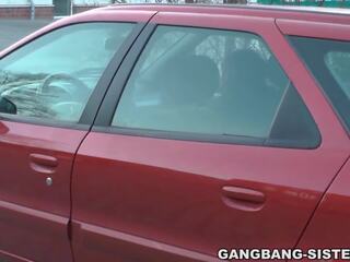 Αμάξι καριόλα νίκκι και σπέρμα τρυφερός γυναίκες πιπιλίζουν putz σε ο αμάξι | xhamster