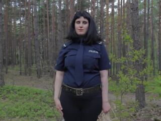 Melnas assasin vs. policewomen clone